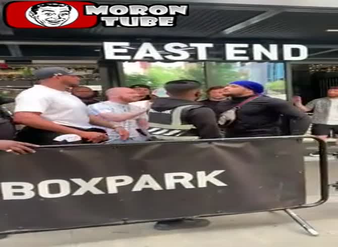 Video: He is making fun of everyone, and a former heavyweight boxer corrects him